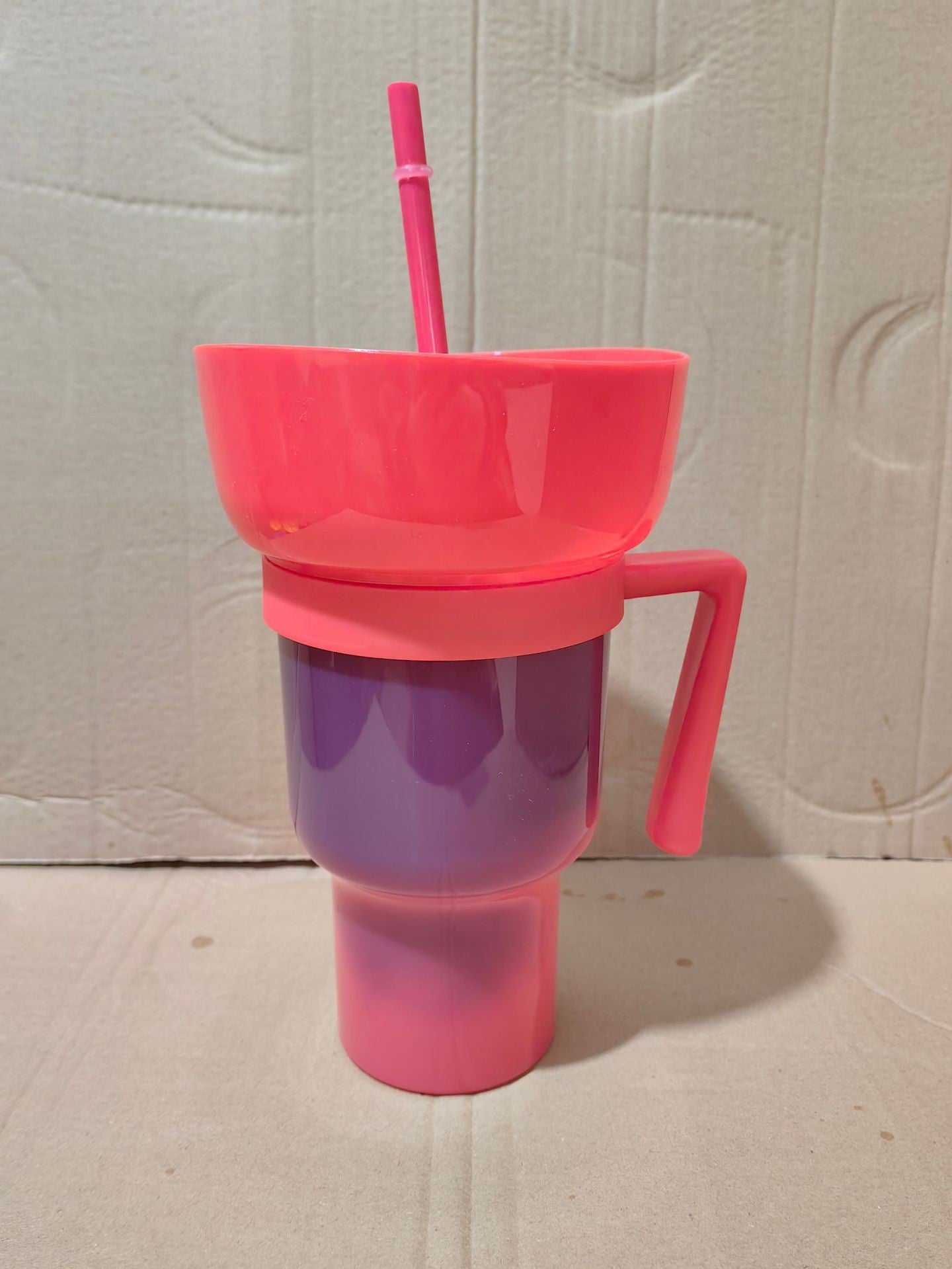 Snack Smarter: The One-Handed 2-in-1 Popcorn Bucket & Drink Cup.