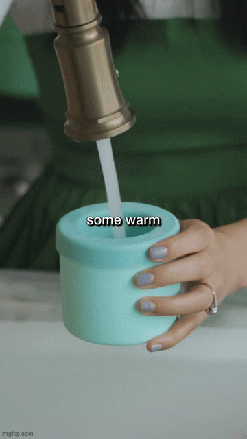 Manufacturer round ice tray wholesale 3D ice making easy demoulding food silicone mold ice storage box 1.3cm ice cubes