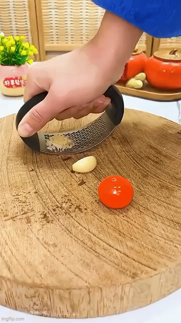 Stainless steel curved garlic press manual garlic mash creative twist garlic kitchen grinder kitchen tools garlic press